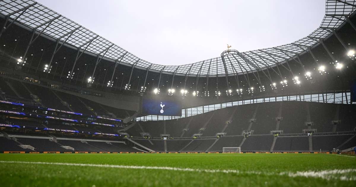 Premier League club confirms that full-back was threatened by former agent.