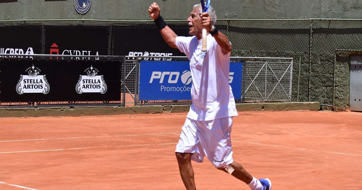 Tennis legend João Soares turns the tide against a top 10 player and advances to the semifinals of the 39th Yone Borba Dias Cup in Porto Alegre.