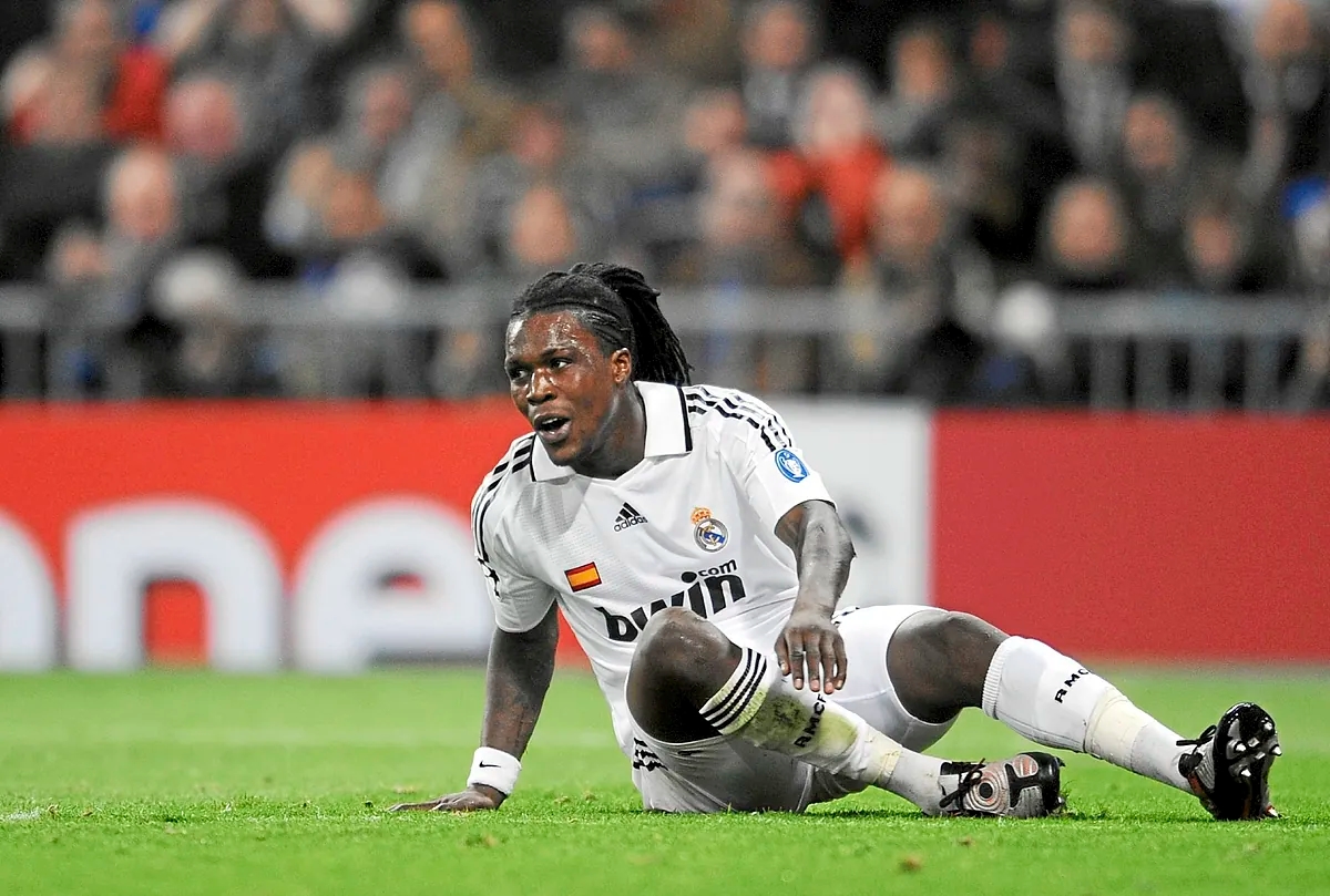 Royston Drenthe hospitalizado após sofrer um derrame