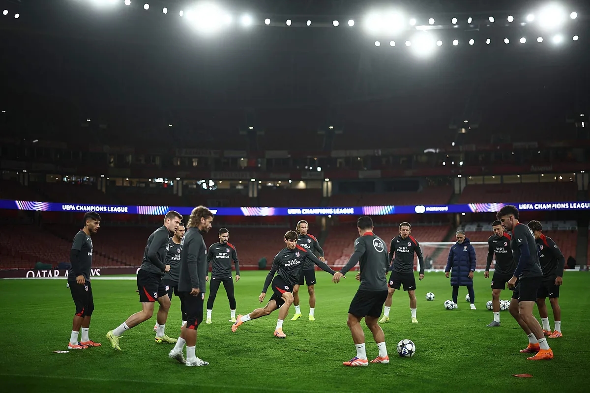 O Atlético teve que tomar banho no hotel porque uma pane deixou o Emirates sem água quente.
