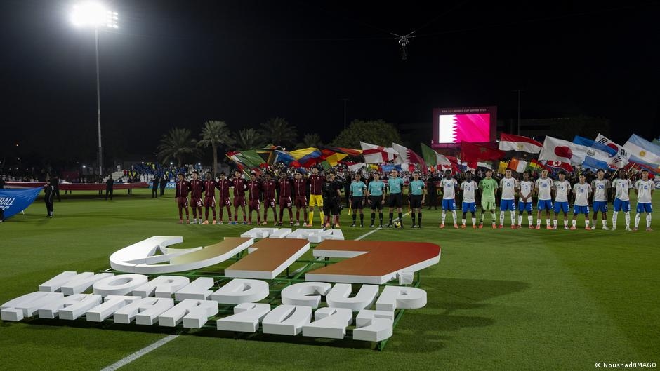 Katar'daki U-17 Dünya Kupası: Spor fırsatı ve sağlık riski