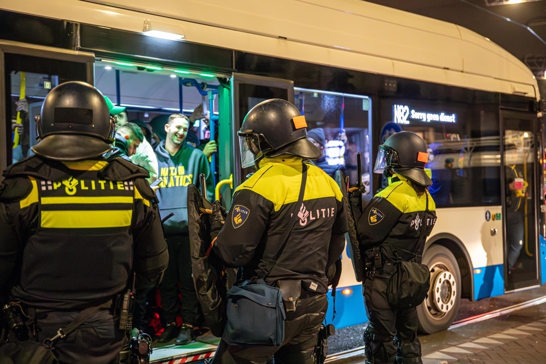 W przeddzień meczu PSV-Napoli panowała napięta atmosfera, a holenderska policja podjęła dramatyczną decyzję: „prewencyjnie” aresztowano 180 włoskich kibiców.