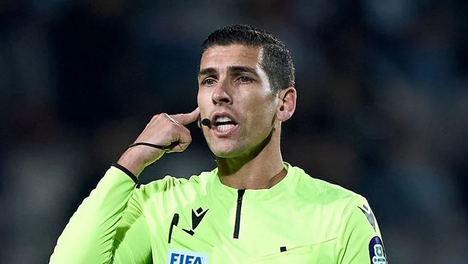 FC Porto beschuldigt Fábio Veríssimo van het bedreigen van clubfunctionarissen.