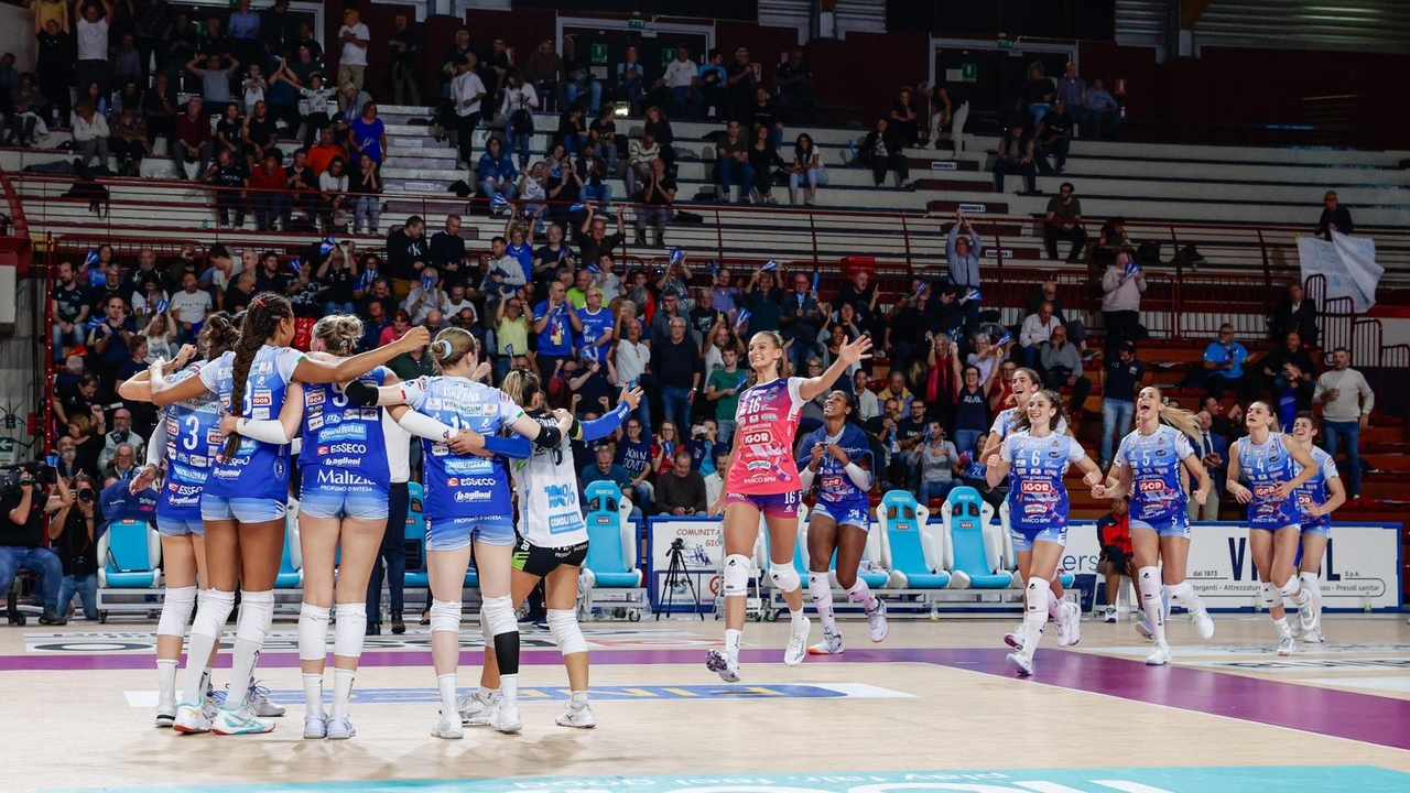 Volley femminile, la Igor si sbarazza anche di Chieri e si prende la vetta della A1 solitaria