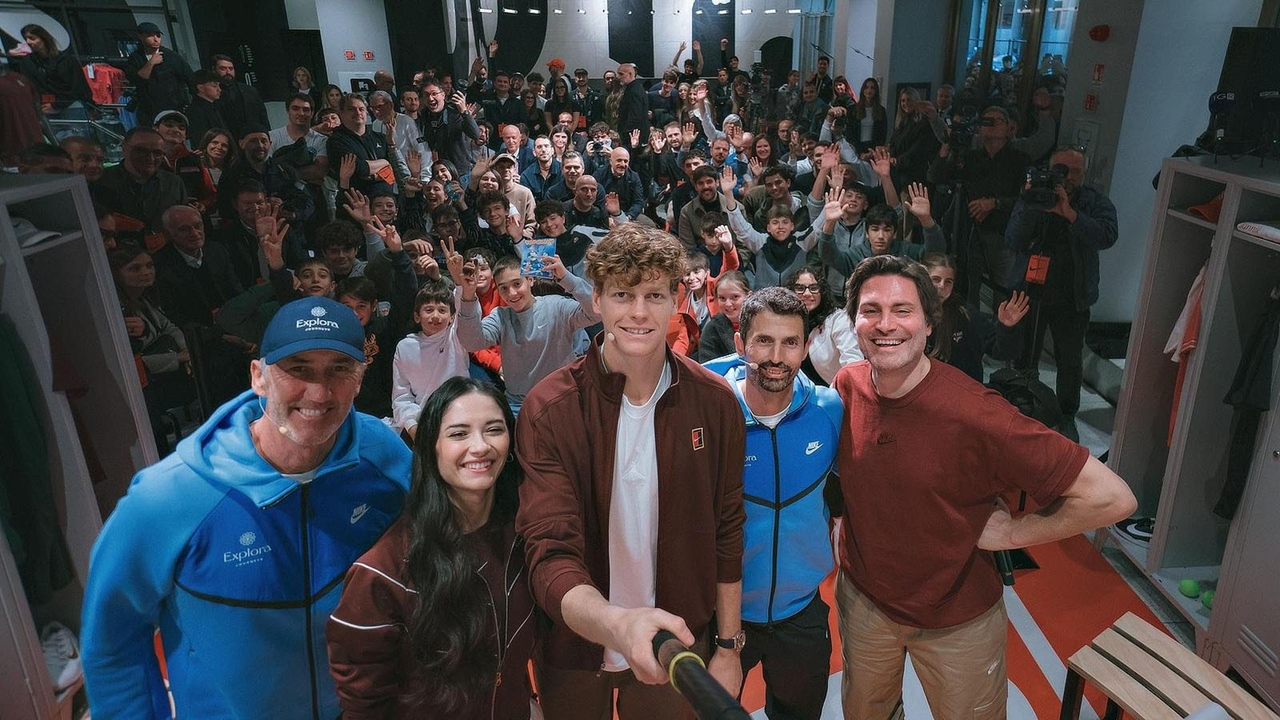 Karts, obscurité et acclamations pour Leclerc : tous les secrets de Sinner