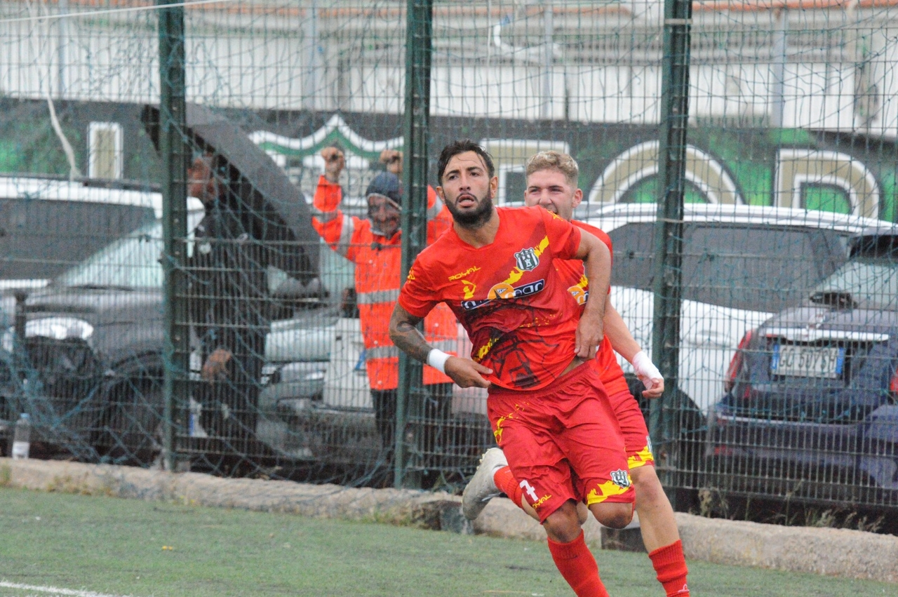 Super Castagna leidt Real Forio. Na Ercolanese met 3-1 te hebben verslagen, gaan ze door naar de Coppa Italia.