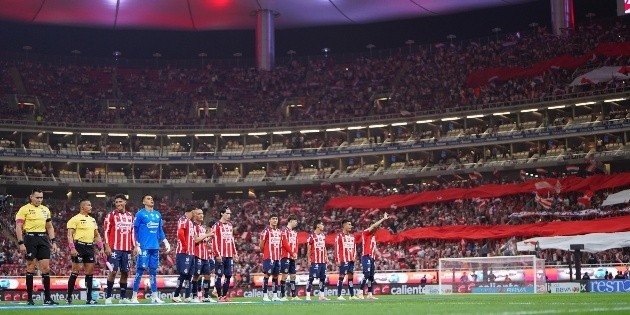 O Chivas enfrenta Sergio Ramos; veja como a equipe se saiu contra estrelas internacionais na Liga MX.