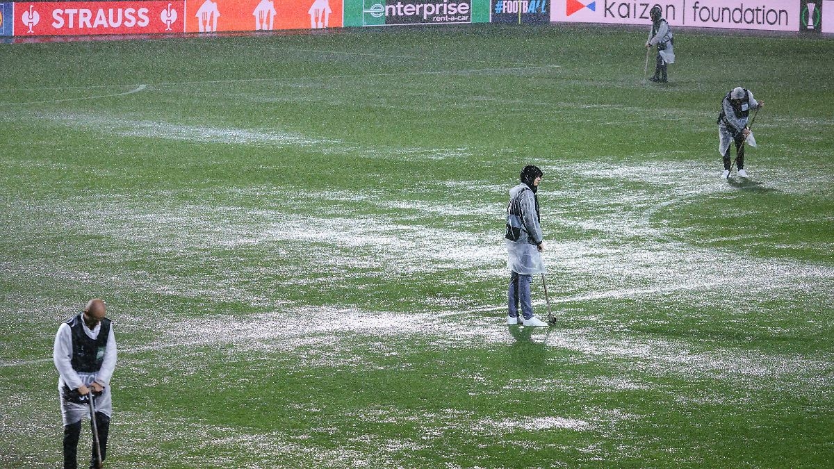 Trotz vielfältiger Bemühungen: Europapokal-Spiel knapp drei Stunden nach Abpfiff abgebrochen